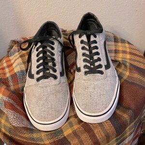 Men’s old Skool gray black Vans. Excellent like new condition. 23E